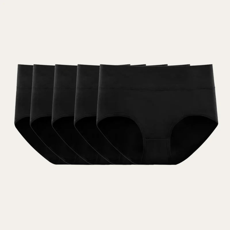 Cuecas Pure Palum em Preto, pack de cinco unidades, cintura média e corte clássico, vista frontal do produto
