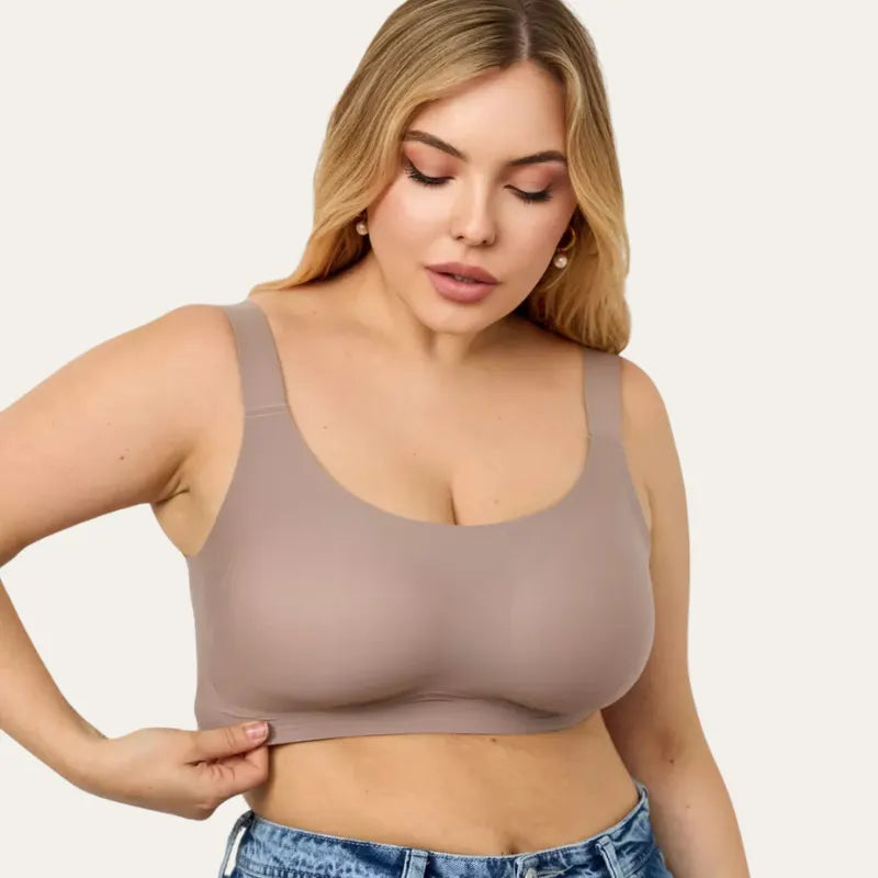 Mulher com Soutien Aura Nude sem aro mostrando o caimento confortável