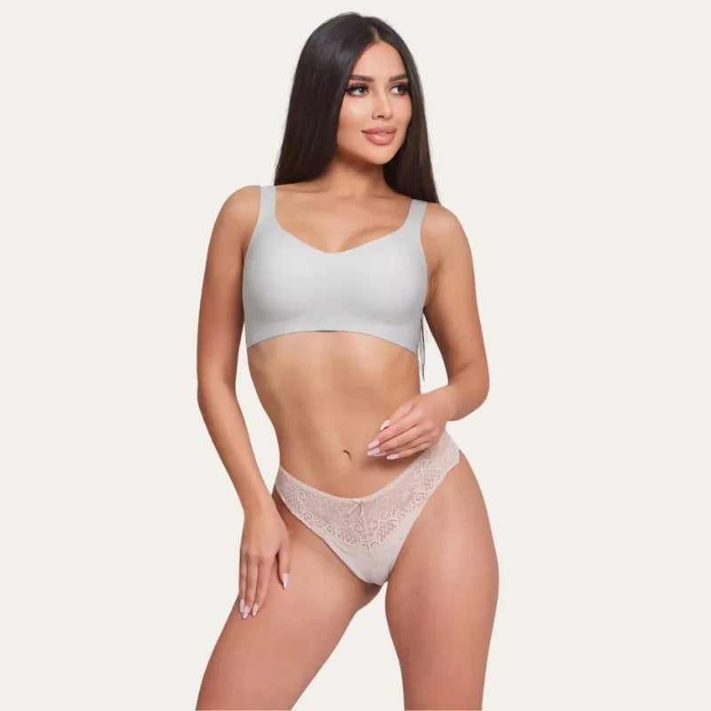 Modelo de frente com o soutien Grace Névoa, corpo inteiro, cinzento